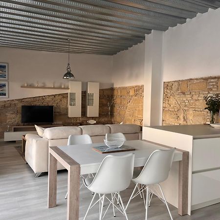 Casa Nuna Modern Loft With Private Garden Terrace เฮเรซ เด ลาฟรอนเตรา ภายนอก รูปภาพ
